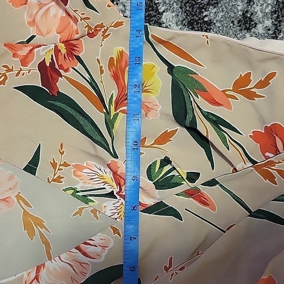 Prettyittlething Floral Dress 2 - Picture 8 of 11